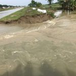 Sri-Sumarni-Tinjau-Langsung-Tanggul-Jebol-di-Desa-Klampok-Godong-Grobogan-2