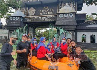 Terjang Banjir, Tatiek Soelistijani Sambangi Panti Rehabilitasi Gangguan Jiwa