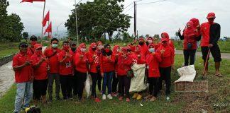 DPC PDI Perjuangan Kabupaten Tegal Lakukan Bersih Sungai di Desa Balaradin