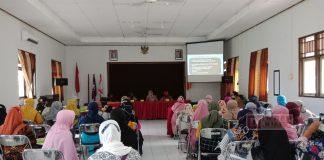 Tingkatkan Ekonomi Kerakyatan, Hj. Rosalina Bekali Emak-Emak Kreativitas Menjahit