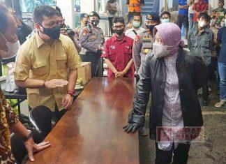 Tri Rismaharini Kunjungi Lokasi Pengungsian Korban Banjir di Kota Pekalongan