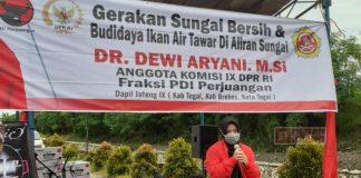 Dewi Aryani Lakukan Gerakan Bersih Sungai dan Tebar Ikan Air Tawar