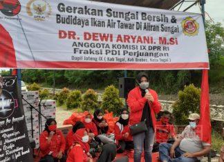 Dewi Aryani Lakukan Gerakan Bersih Sungai dan Tebar Ikan Air Tawar