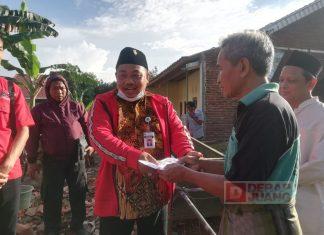 Ketua DPC PDI Perjuangan Batang Beri Bantuan Kepada Korban Rumah Roboh