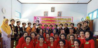 Anggota DEPWAN DPC PDI Purworejo Ikuti Pelatihan Make Up Artist