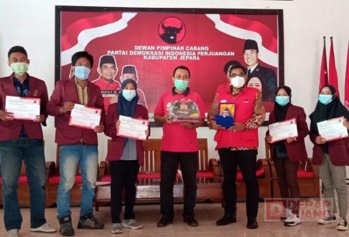 Andang Lepas Mahasiswa Magang di DPC PDI Perjuangan Jepara