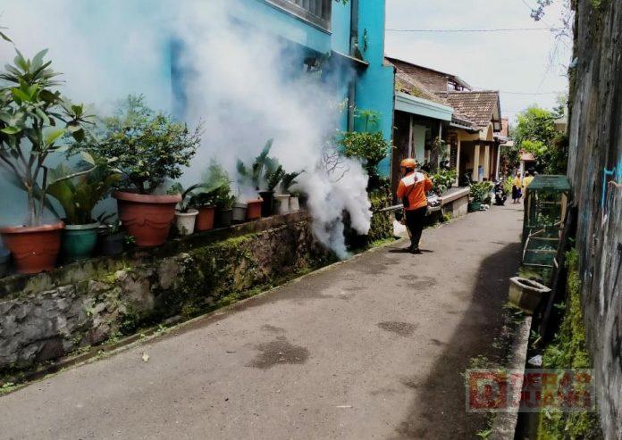Basmi Sarang Nyamuk, BAGUNA Kabupaten Semarang Lakukan Fogging di Langensari
