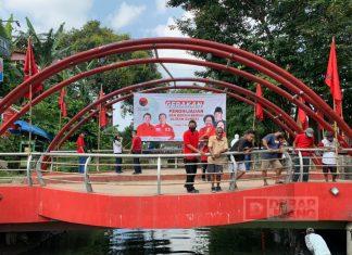 Gotong Royong Kader Partai Bersihkan Gutter Bersejarah Kota Semarang