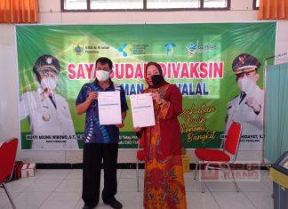 Berstatus Penyintas Covid-19, H. Junaedi dan Istri Jalani Vaksinasi