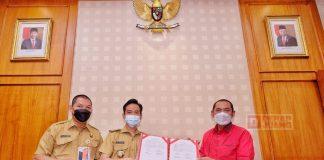 Tunjang Pembelajaran Daring, DPC PDI Perjuangan Kota Surakarta Serahkan 150 Gawai