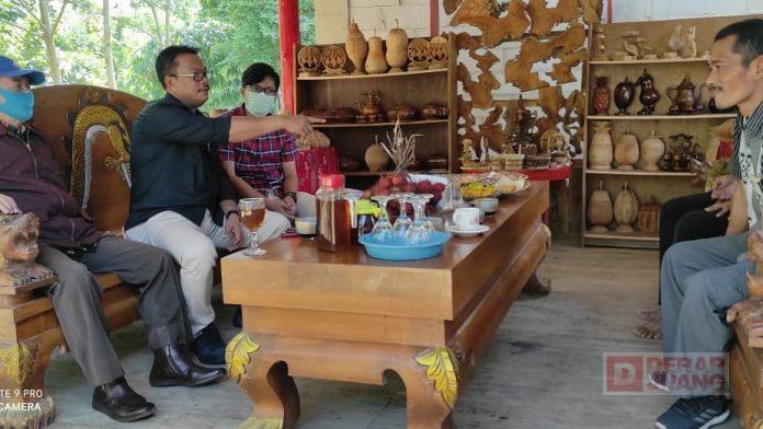 Edy Wuryanto Tinjau Potensi Kerajinan Ukir Limbah Kayu di Grobogan