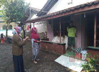 Endang Suprapti Berikan Bantuan Sembako Kepada Masyarakat Terpapar Covid-19 di Desa Balaradin