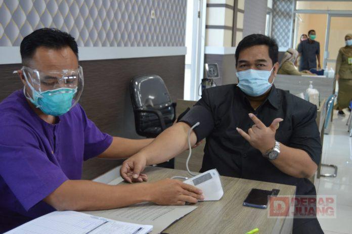 Fraksi PDI Perjuangan Cilacap Jalani Vaksinasi Tahap II