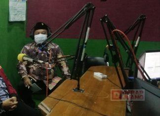 H. Ahmad Ridwan Sapa Masyarakat dengan Dialog Interaktif Melalui Radio