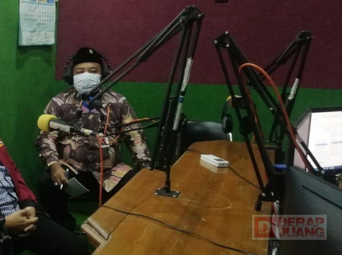 H. Ahmad Ridwan Sapa Masyarakat dengan Dialog Interaktif Melalui Radio