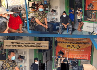 Hendi Serahkan Kursi Roda Ke Paguyuban Peduli Penyandang Disabilitas