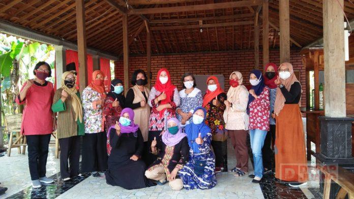 Hj. Hartanti Gelar Pelatihan Bersama Kelompok Perempuan Secara Rutin (2)