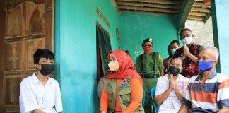 Hj. Sri Mulyani Sambangi Masyarakat yang Terkena Musibah di Kecamatan Gantiwarno