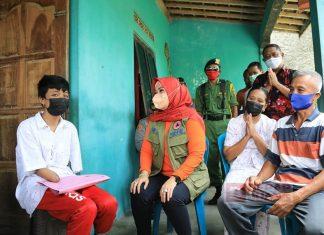 Hj. Sri Mulyani Sambangi Masyarakat yang Terkena Musibah di Kecamatan Gantiwarno