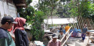 Hj. Sri Ruwiyati Pantau Pembongkaran RTLH di Desa Tunggoro