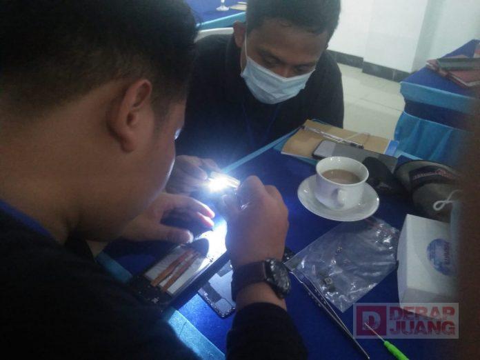 Kader Komunitas Juang Kabupaten Tegal Ikuti Bimtek Servis Telepon Seluler