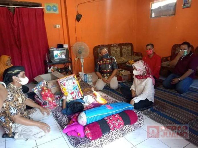 Kepedulian Wakil Bupati Kebumen Kepada Korban Penganiayaan di Desa Argopeni (2)