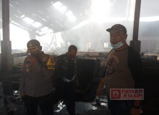 Ketua DPRD Banjarnegara Meninjau Pasar yang Terbakar