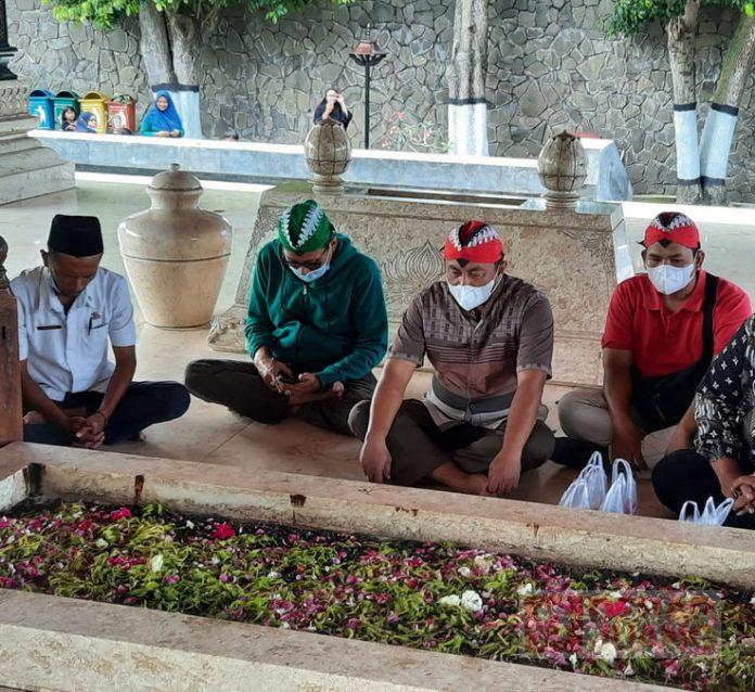 Kusnendro Berziarah ke Makam Bung Karno