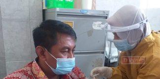 Kusnendro Ikuti Program Vaksinasi Tahap I di Puskesmas Tegal Barat