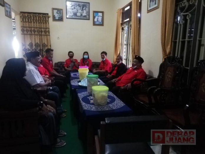 Panaskan Mesin Partai, DPC PDI Perjuangan Batang Anjangsana Door To Door Ke Tokoh Masyarakat dan Akar Rumput