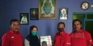 Pengurus Ranting PDI Perjuangan Desa Juragan Berikan Bantuan Pengeras Suara Kepada Muslimat NU