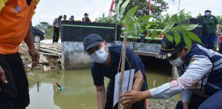 Rawat Ekosistem, Slamet Lakukan Penanaman Pohon