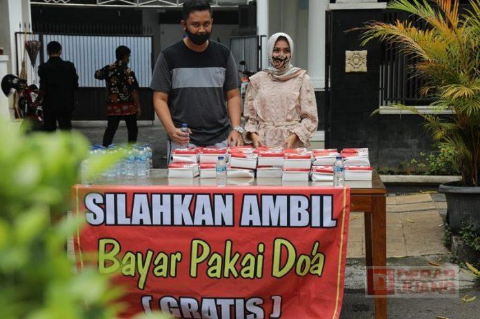 Rayakan Ulang Tahun, Istri Ketua DPRD Klaten Berbagi Makanan