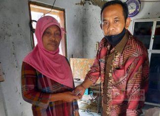 Salurkan Bantuan, Muji dan Indra Kunjungi Rumah Keluarga Duka