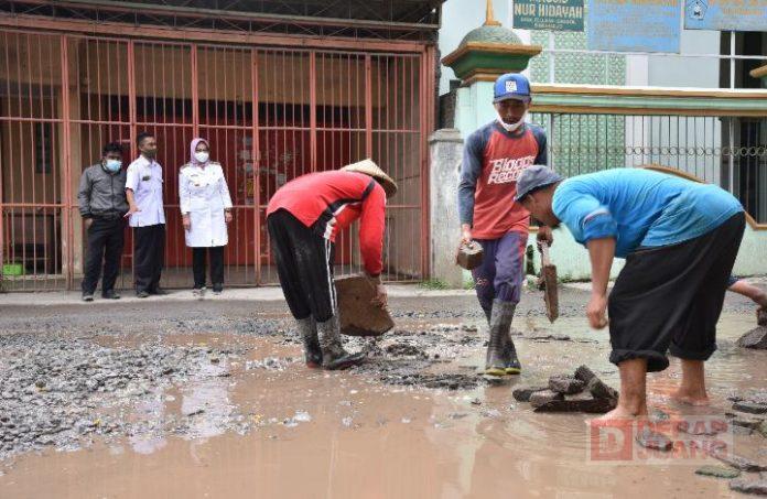 Sidak Jalan Rusak, Bupati Sukoharjo Panggil Kepala DPU ke Lokasi