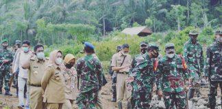 Blusukan, Bupati Purbalingga Tinjau Program TMMD