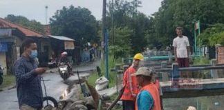 Triono Pantau Perbaikan Talud Sungai di Kelurahan Keturen