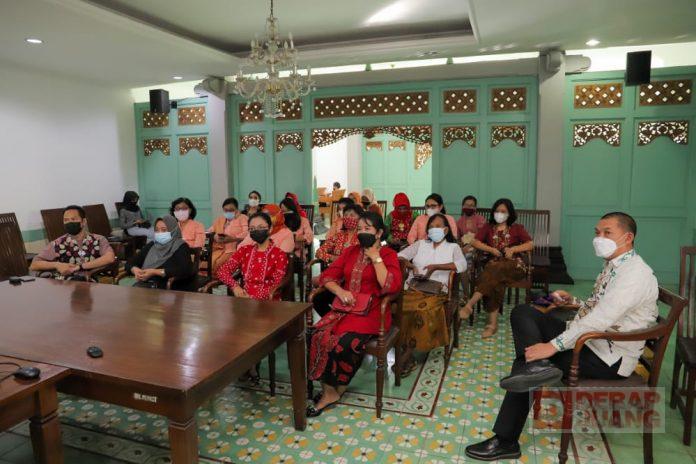 Banteng Kartini Solo Ikuti Webinar Hari Kartini Bersama DPP Partai