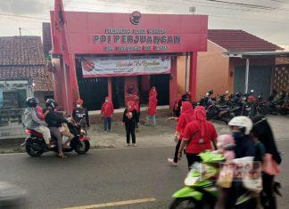 Berbagi Takjil, Banteng Paguyangan Menebar Pesan Solidaritas