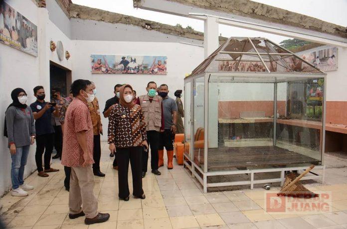 Bupati Tiwi Tinjau Sanggaluri Park yang Rusak Akibat Angin Kencang