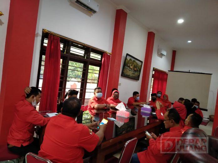DPC dan Fraksi PDI Perjuangan Kabupaten Pekalongan Gelar Rakor dan Bagi Parcel Lebaran