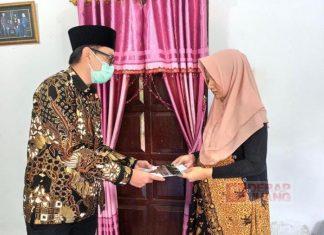 Dion Agasi Kunjungi Keluarga Anggota KRI Nanggala 402