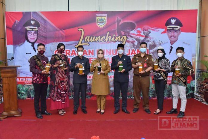 Etik Suryani Luncurkan Gerakan Minum Jamu