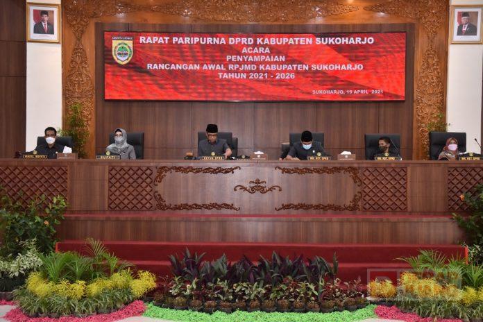 Etik-Suryani-Sampaikan-Rancangan-Awal-RPJMD-Tahun-2021-2026-ke-DPRD-Klaten