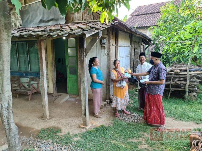 H. Munawir Berbagi Sembako di Bulan Ramadhan