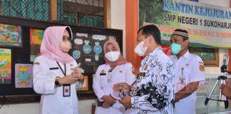 Hj. Etik Suryani Pantau Kesiapan Uji Coba PTM di Sukoharjo