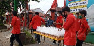 Jelang waktu Buka Puasa, Korps KJ Tegal Bagikan Takjil Gratis