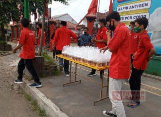 Jelang waktu Buka Puasa, Korps KJ Tegal Bagikan Takjil Gratis