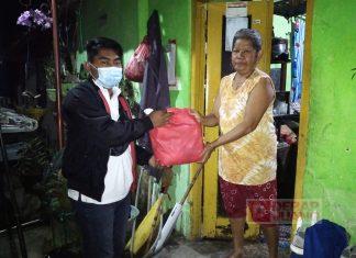 Kader Komunitas Juang Klaten Berikan Bantuan Sembako Kepada Warga yang Melakukan Isolasi Mandiri