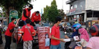 Komunitas Juang Cilacap Bagikan Makanan Buka Puasa Kepada Kaum Dhuafa